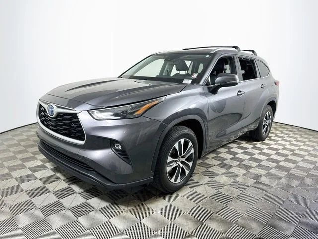 Certified Pre-Owned 2022 Toyota Highlander Hybrid XLE