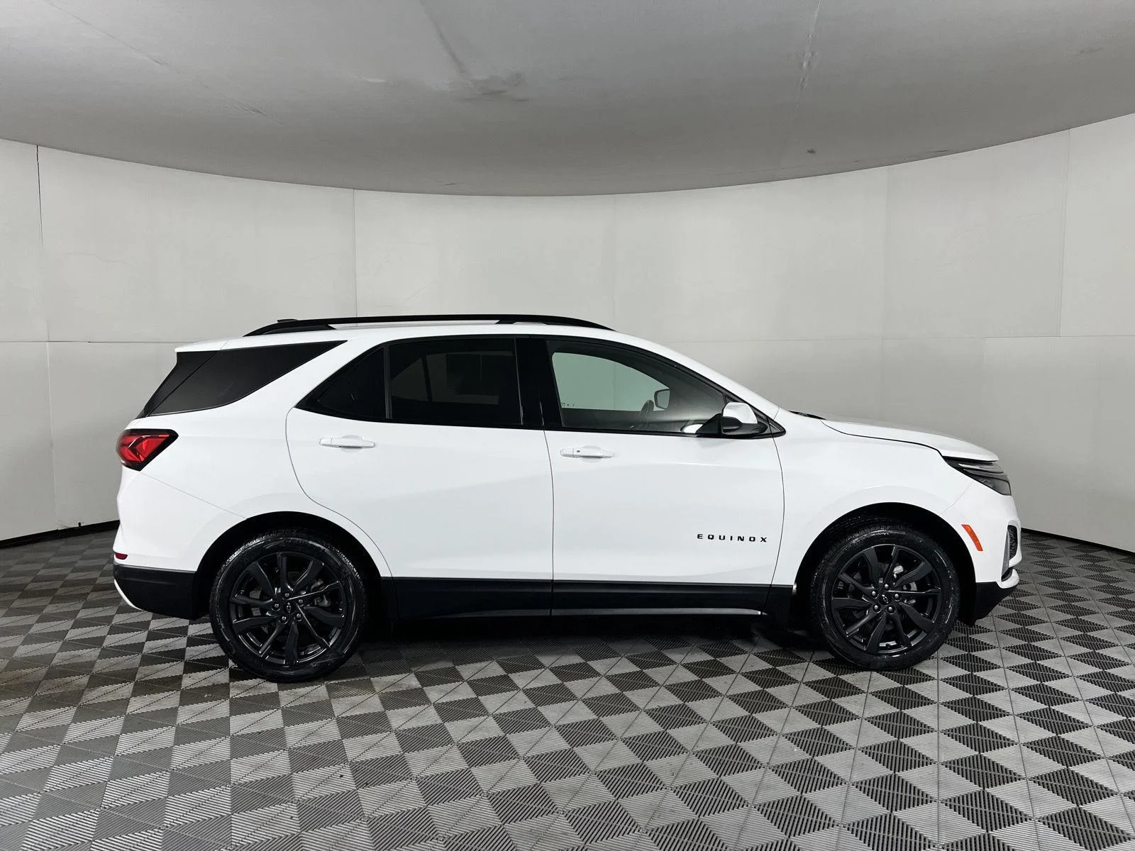 Used 2022 Summit White Chevrolet RS image 21