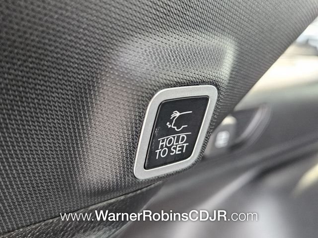 New 2026 Diamond Black Crystal Pearl-Coat Exterior Paint Jeep Altitude image 11