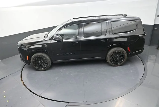 New 2026 High Gloss Black Exterior Paint Jeep Limited Reserve image 14