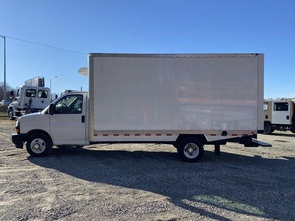 2024 Chevrolet Express Cutaway Base