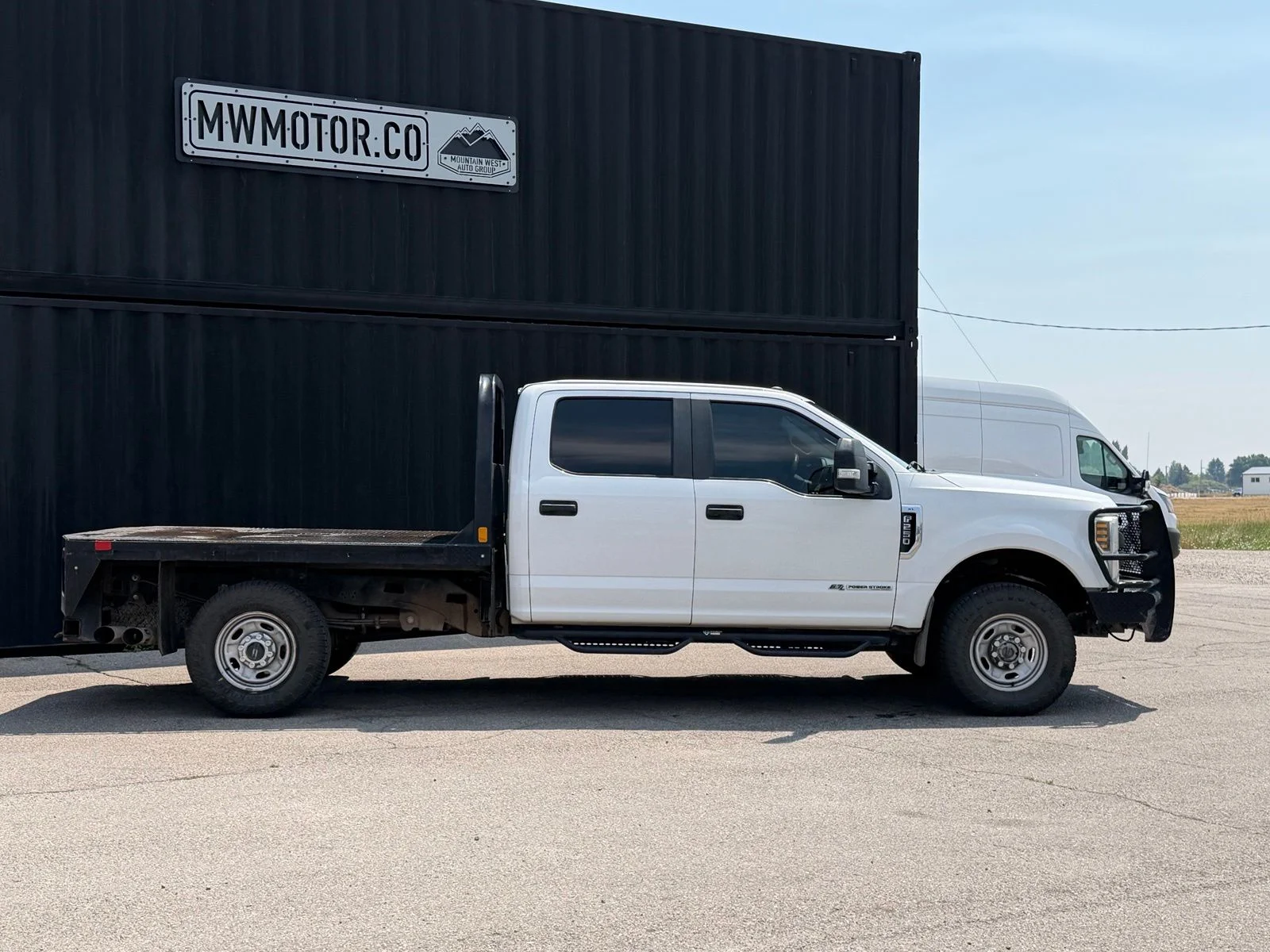 Used 2019 White Ford XL image 3