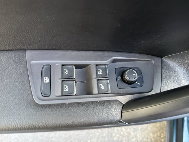 Used 2018 Green Volkswagen 2.0T SE image 29