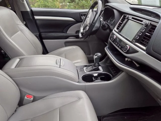 Used 2019 Gray Toyota XLE image 7