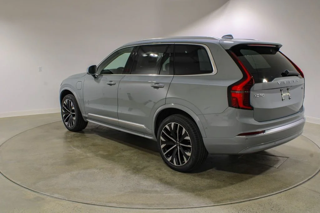 New 2026 Gray Metallic Volvo T8 Plus image 3