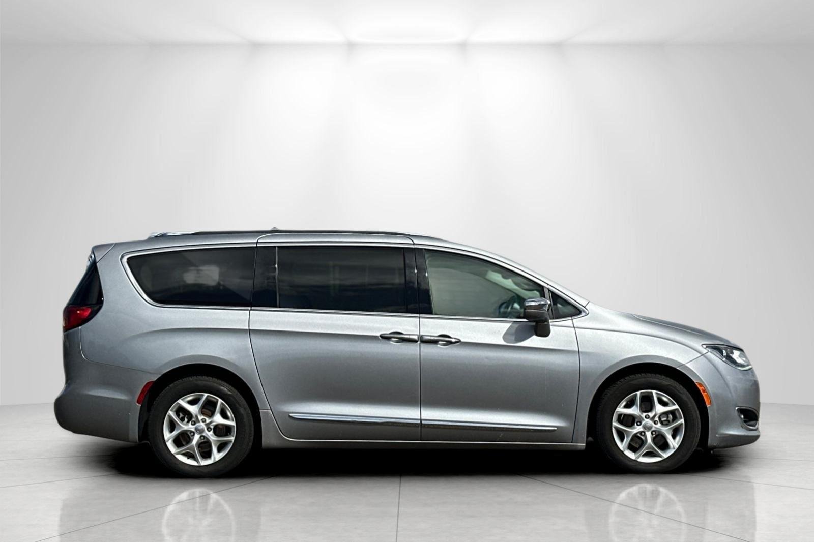 Used 2020 Chrysler Pacifica Limited with VIN 2C4RC1GG4LR290339 for sale in National City, CA