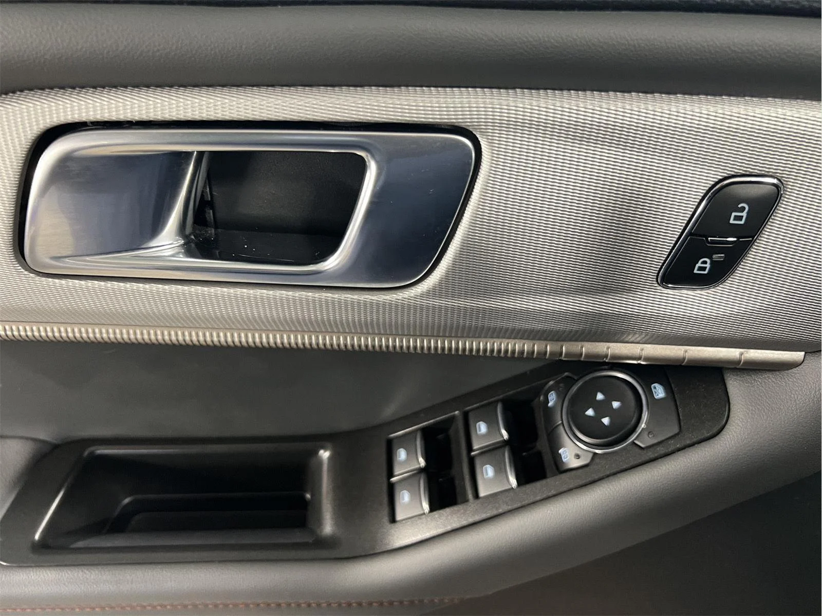 Used 2025 Carbonized Gray Ford Active image 10