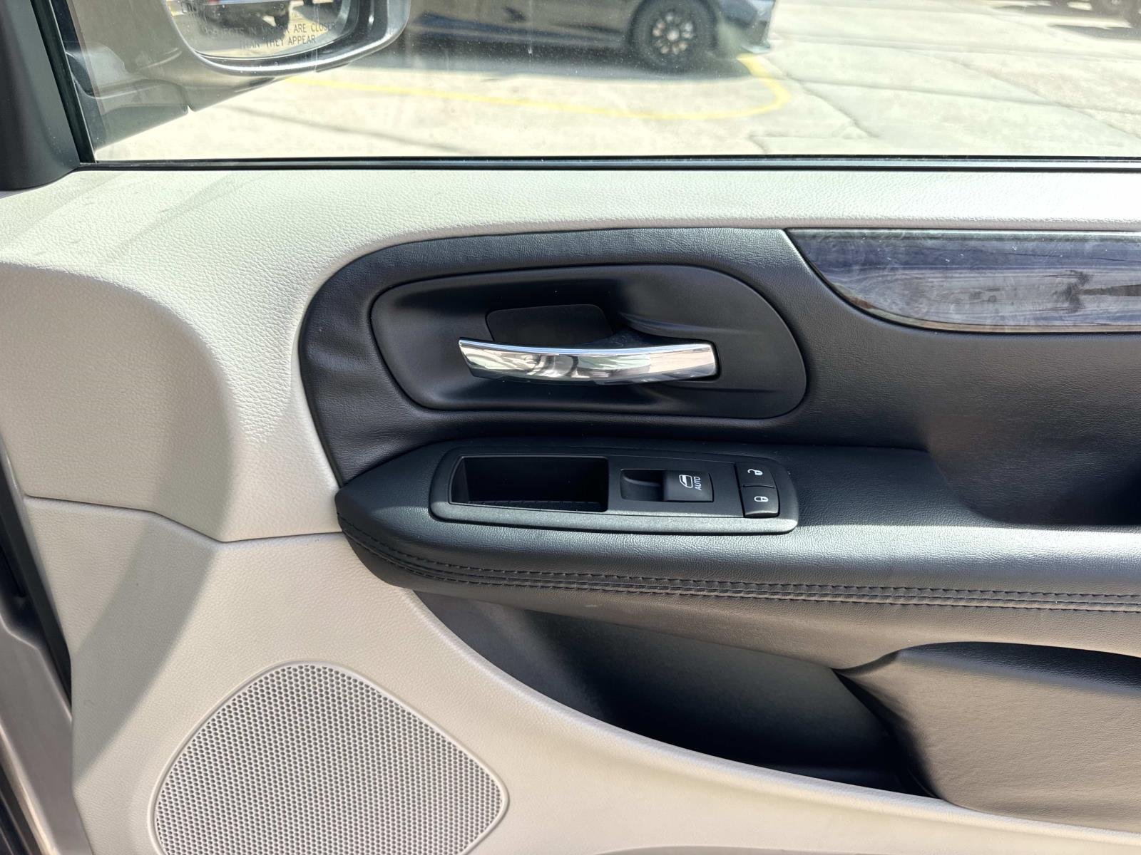 Used 2017 Silver Dodge SE image 15