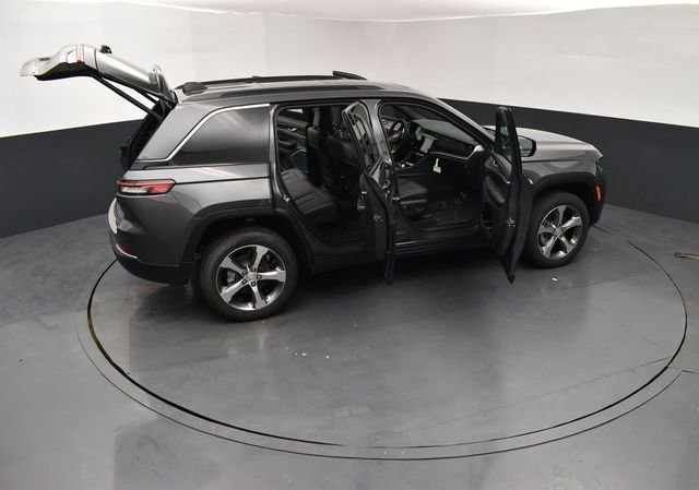 New 2026 Baltic Gray Metallic Clear-Coat Exterior Paint Jeep Limited image 30