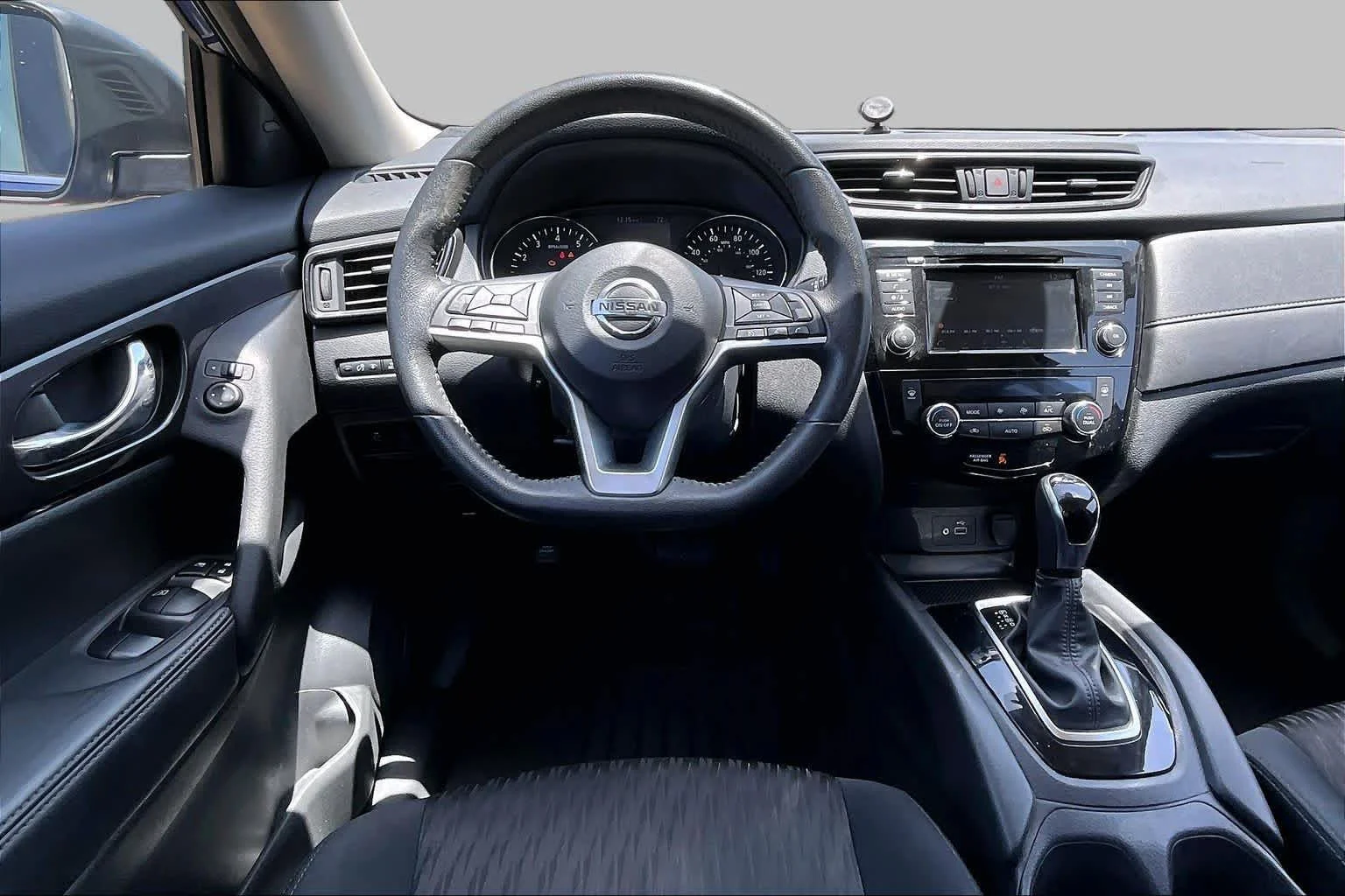 Used 2019 Caspian Blue Metallic Nissan SV image 5