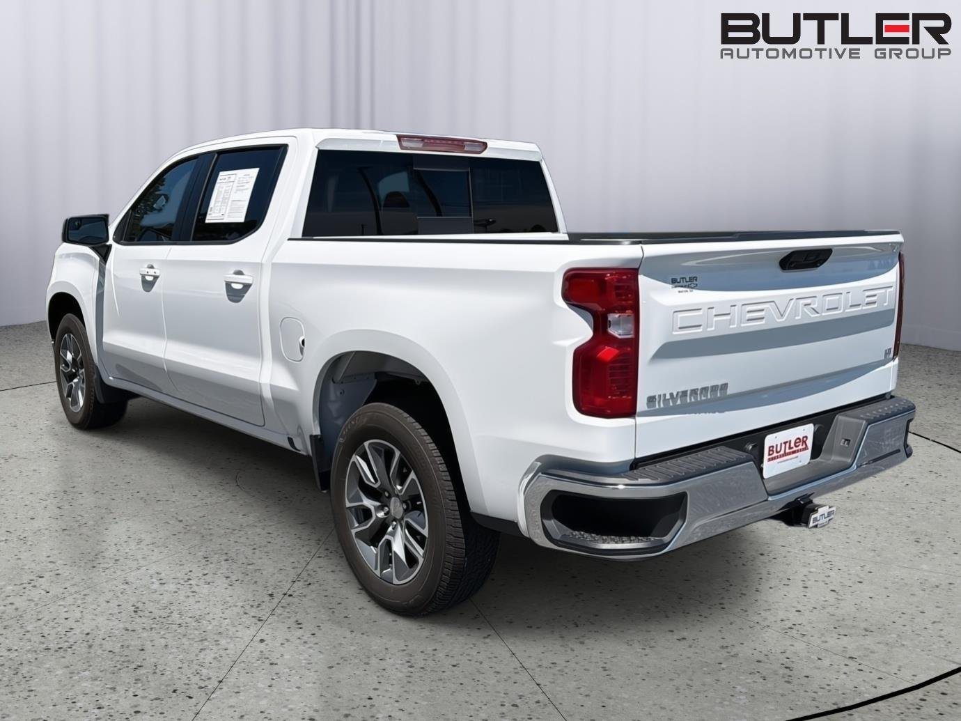 Used 2025 Summit White Chevrolet LT image 4