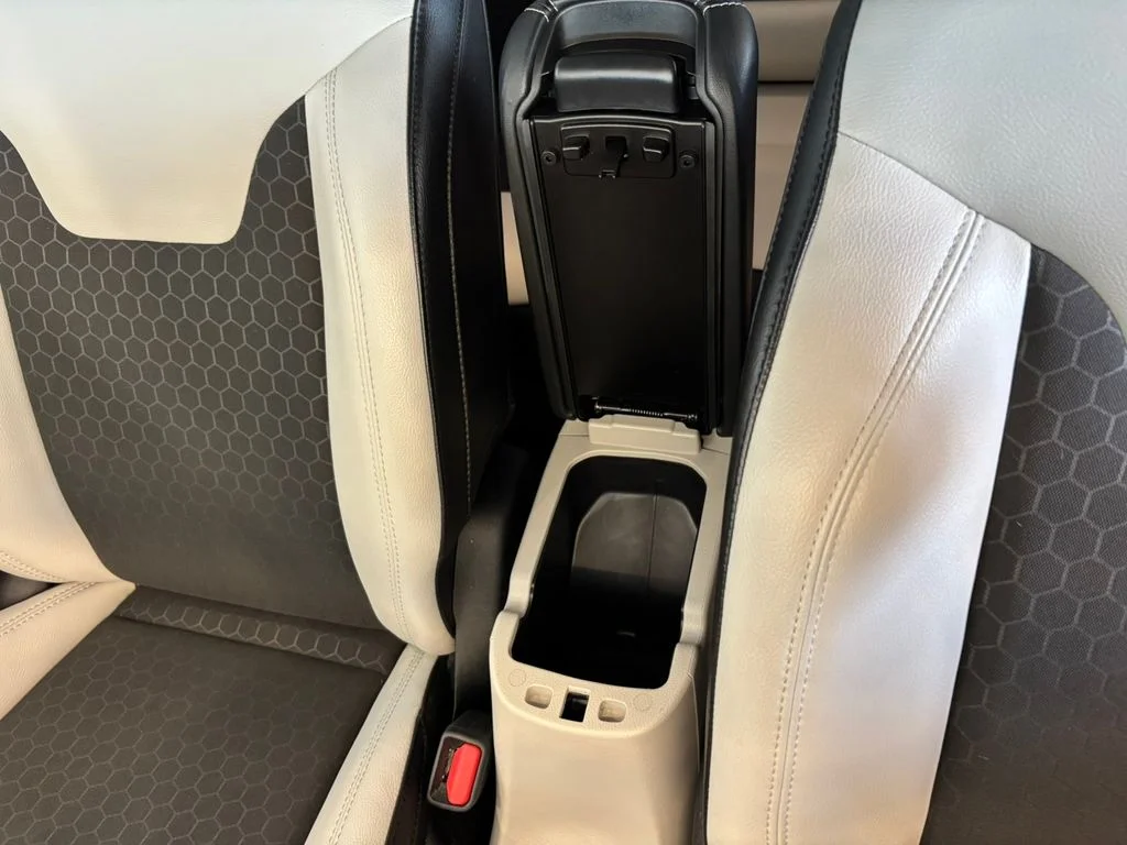 Used 2018 Blue Jeep Latitude image 20