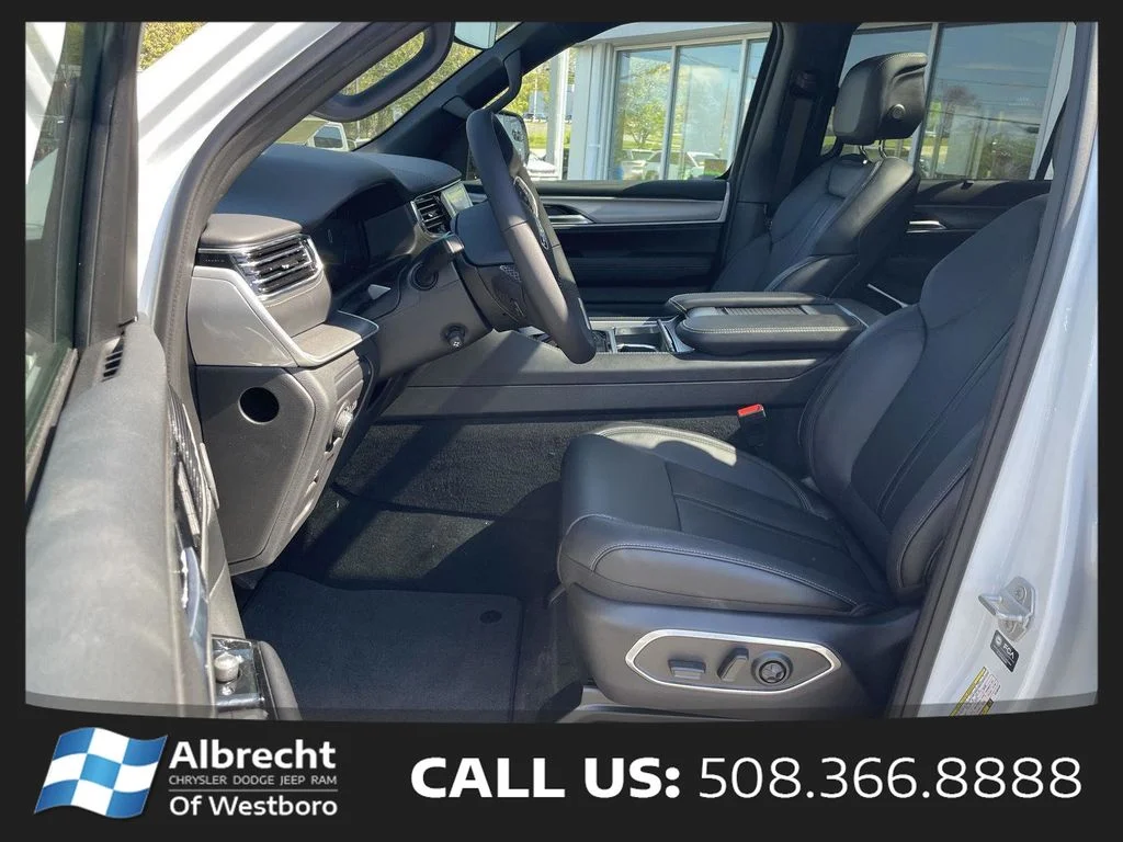 New 2026 Bright White Clear-Coat Exterior Paint Jeep Limited Reserve image 10