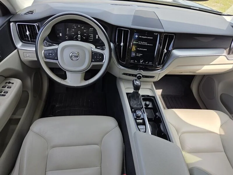 Used 2019 Denim Blue Metallic Volvo Momentum image 10