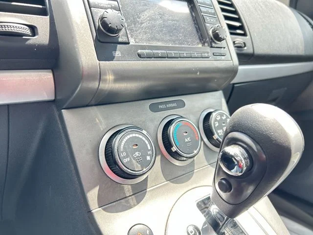 Used 2012 Silver Nissan 2.0 SR image 32