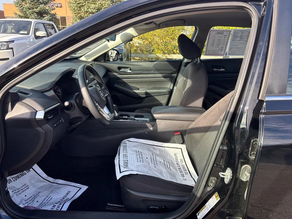 Used 2019 Black Nissan 2.5 S image 17
