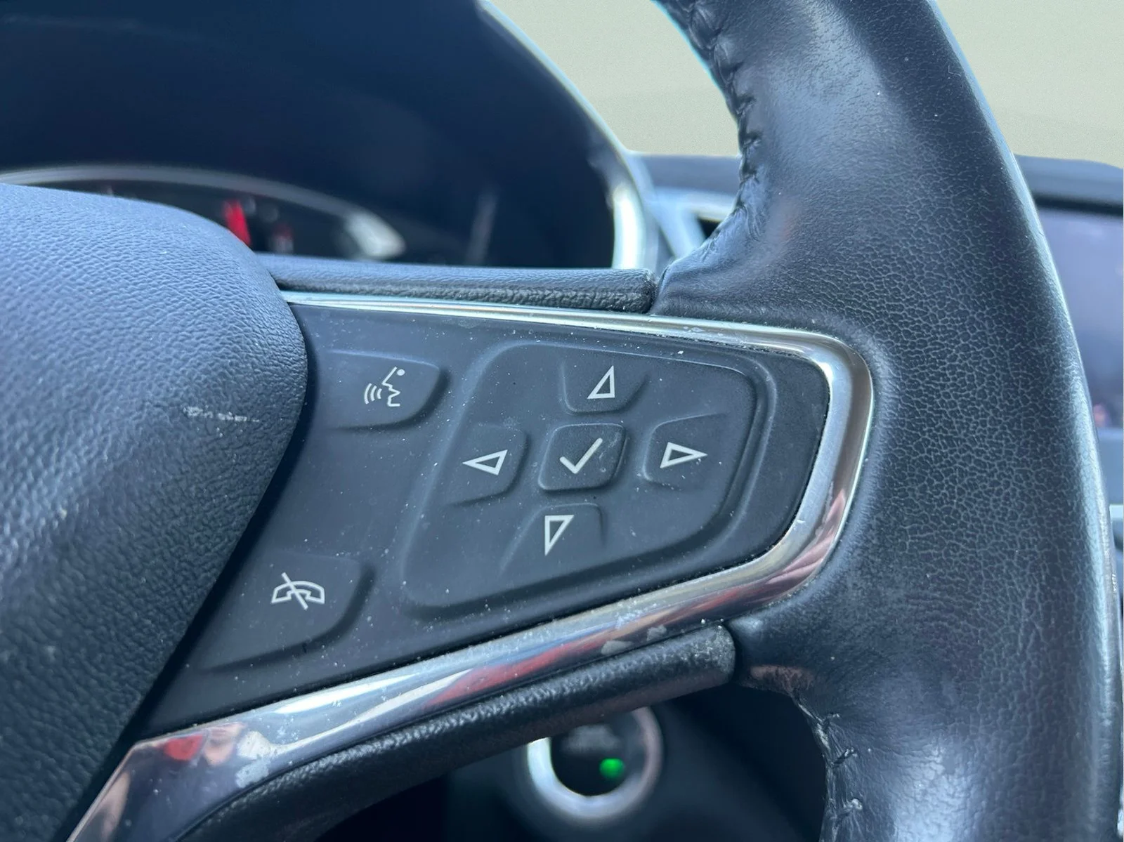 Used 2020 Summit White Chevrolet LT image 15