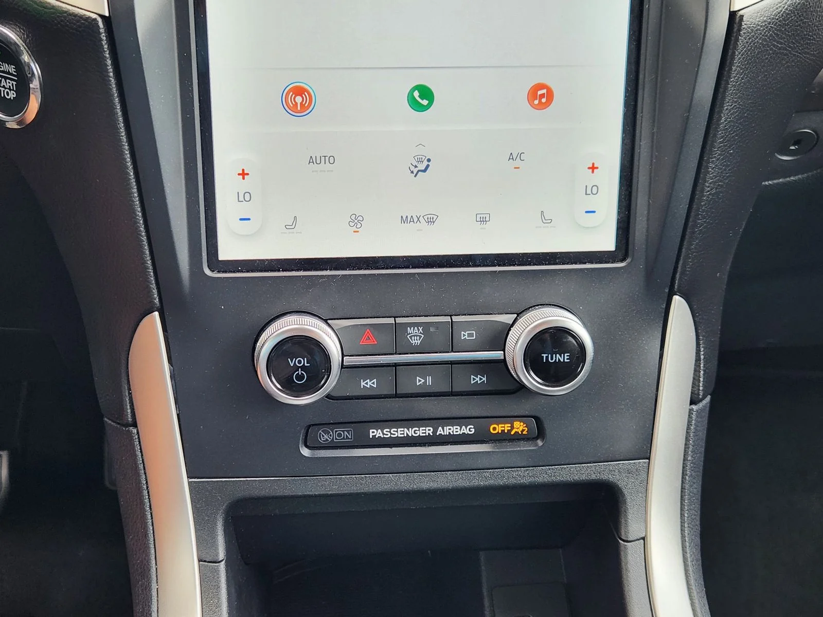 Used 2024 Gray Ford SEL image 18