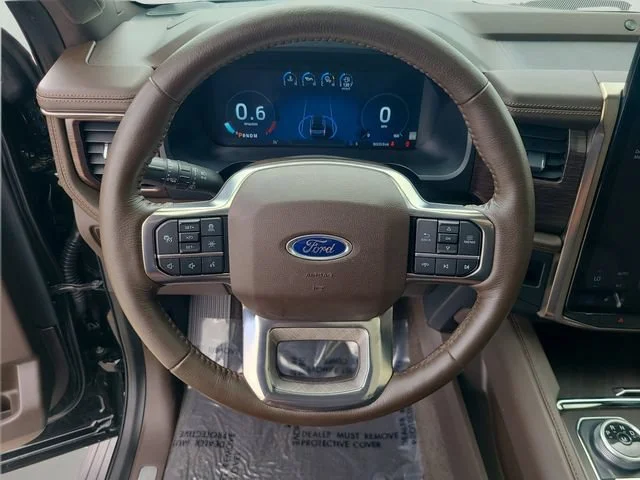 Used 2022  Ford King Ranch image 24