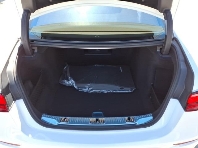 New 2027 White Mercedes-Benz S 580 image 23