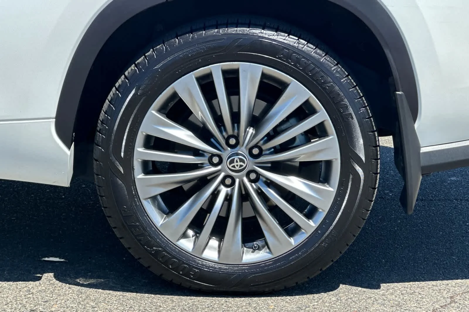 Used 2020 Blizzard Pearl Toyota Hybrid Platinum image 33