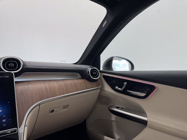Used 2024 Black Mercedes-Benz GLC 300 image 35