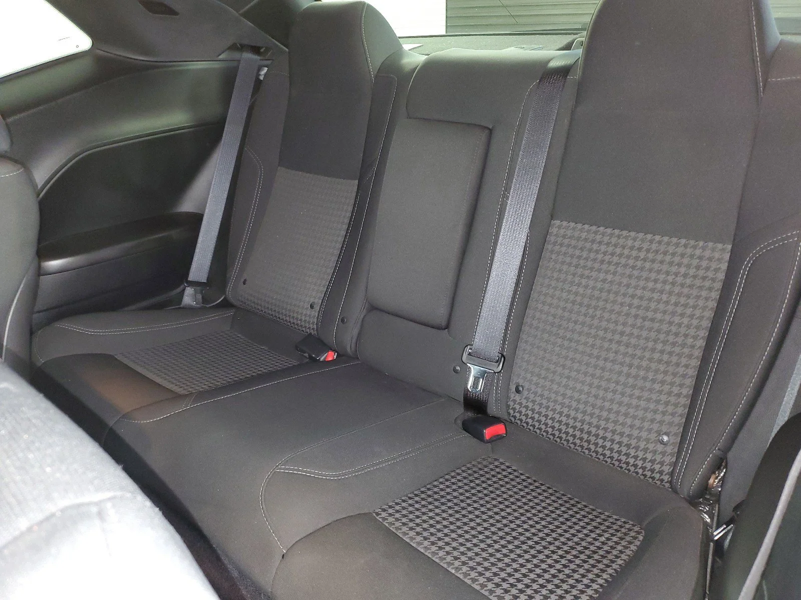 Used 2018 Pitch Black Clearcoat Dodge SXT image 16