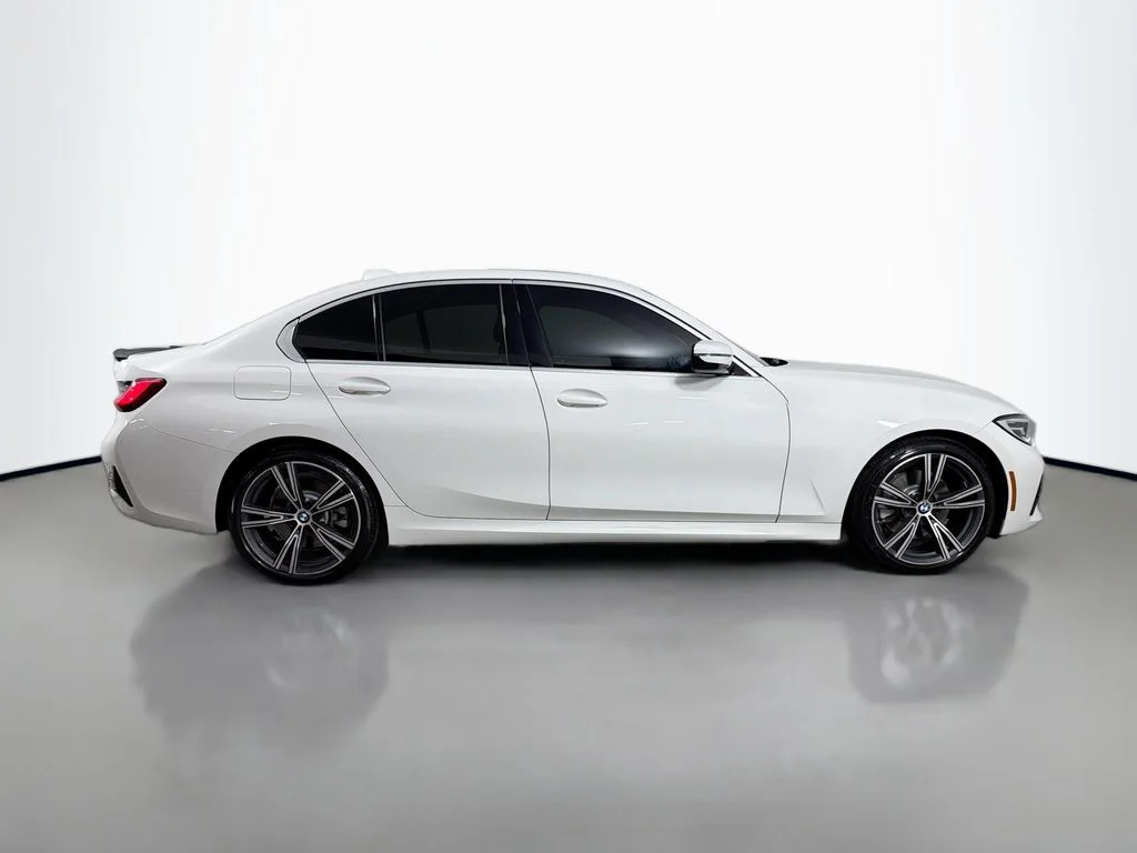 Used 2020 Alpine White BMW 330i image 4