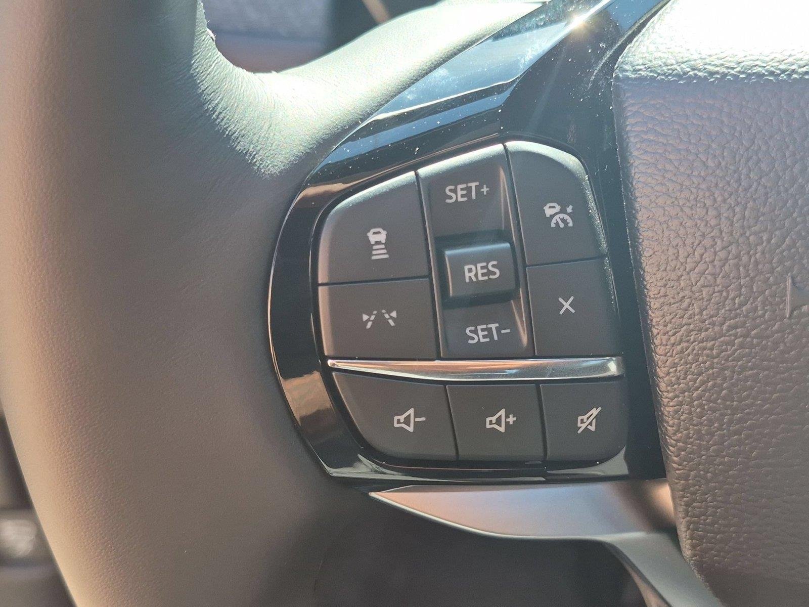 New 2027 Star White Metallic Tri-Coat Ford Platinum™ image 18