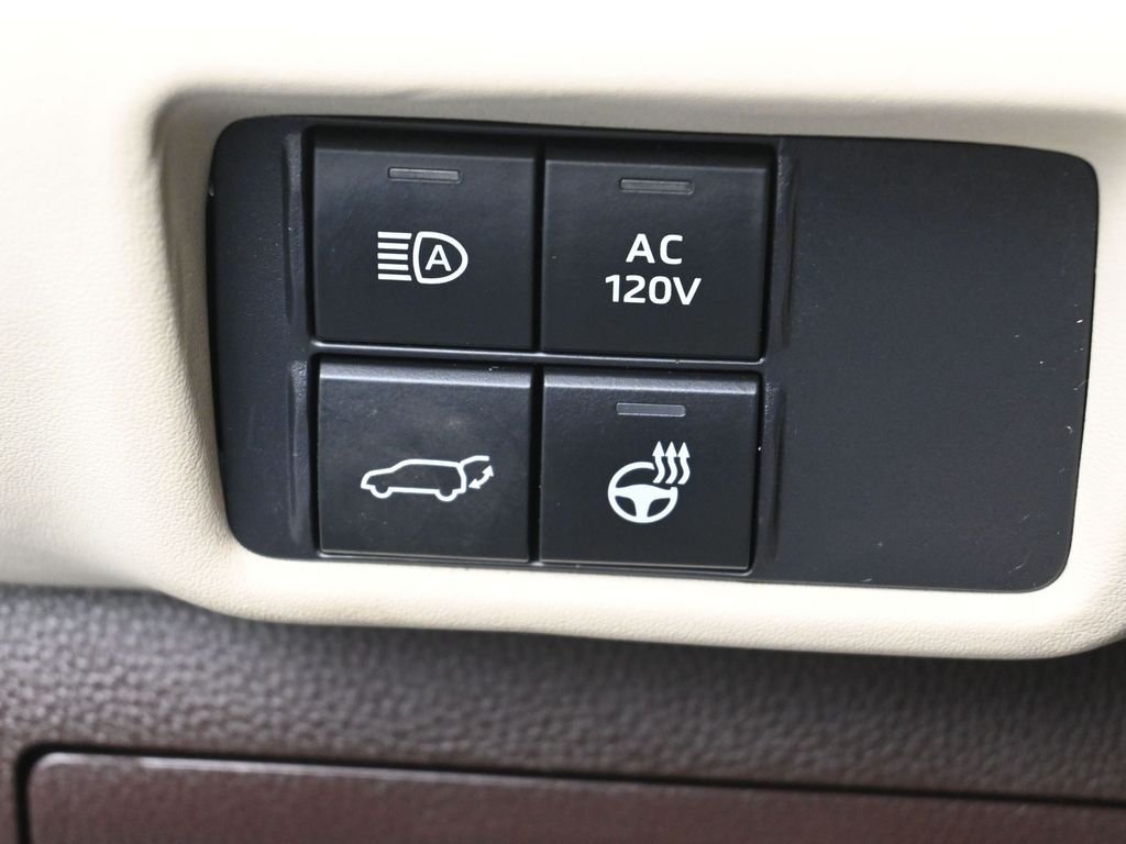 Used 2022  Toyota Limited image 16
