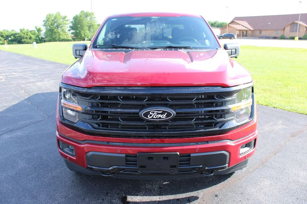New 2026 Ruby Red Metallic Tinted Clearcoat Ford XLT image 2