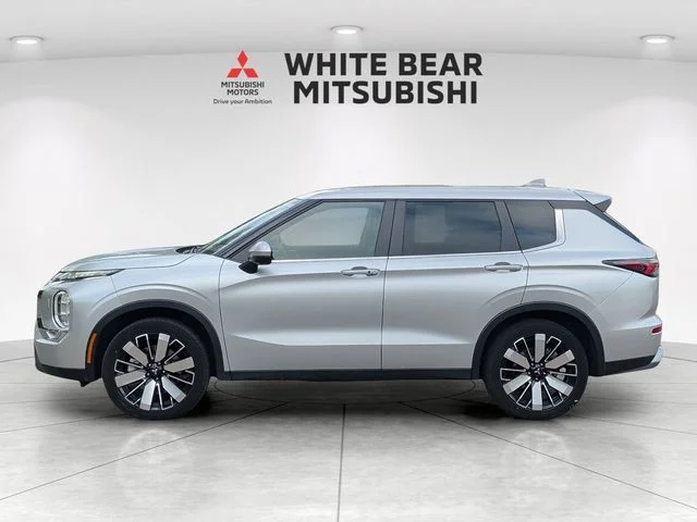 Certified Used 2025 Alloy Silver Metallic Mitsubishi SE image 3