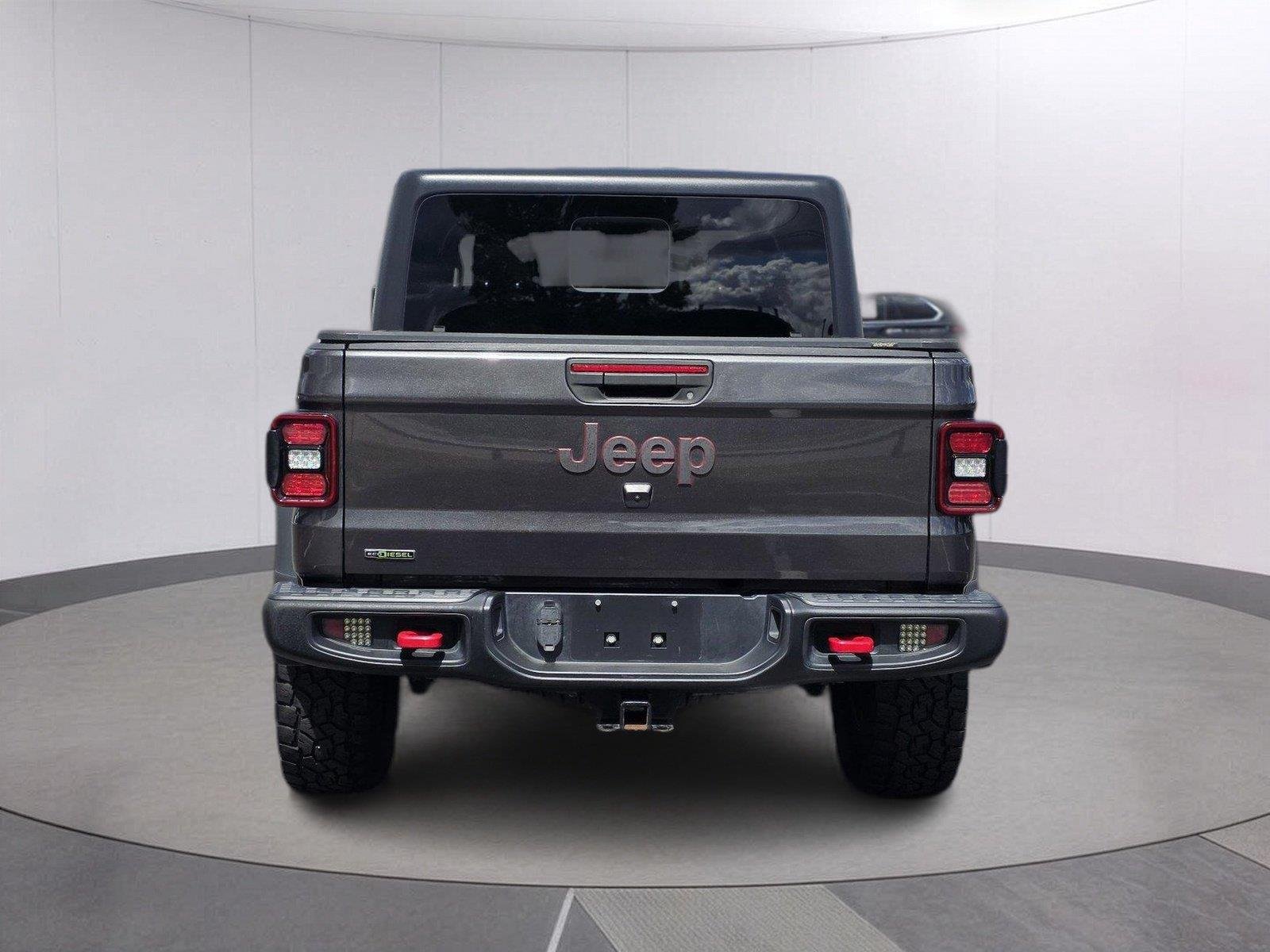Used 2022 Granite Crystal Metallic Clearcoat Jeep Rubicon image 6