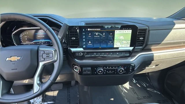Used 2025 White Chevrolet LT image 11