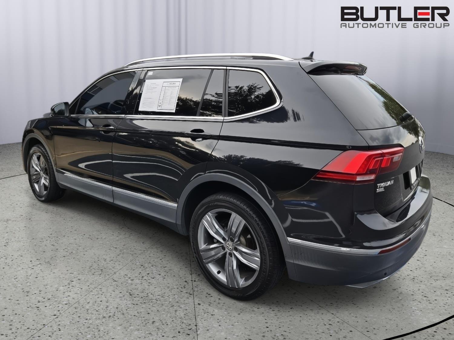 Used 2020 Deep Black Pearl Volkswagen SEL image 6