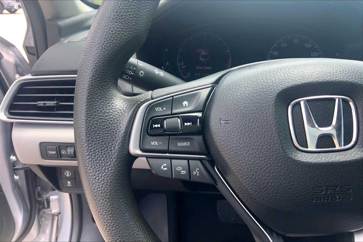 Used 2018 Lunar Silver Metallic Honda LX 1.5T image 23