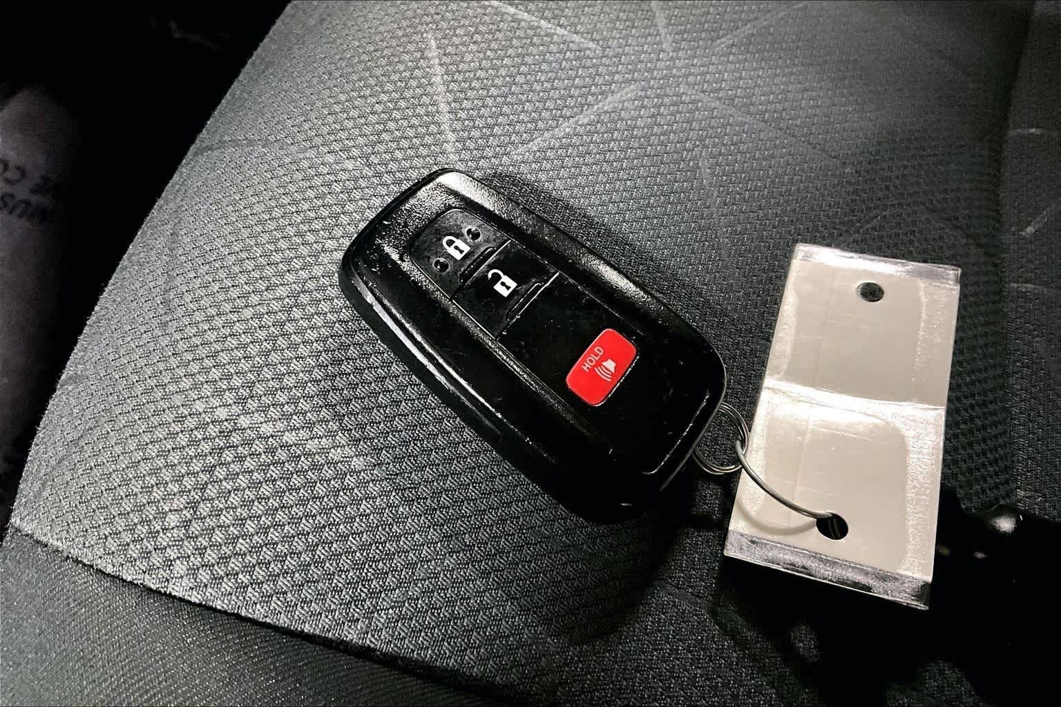 Used 2019 Midnight Black Metallic Toyota XLE image 15