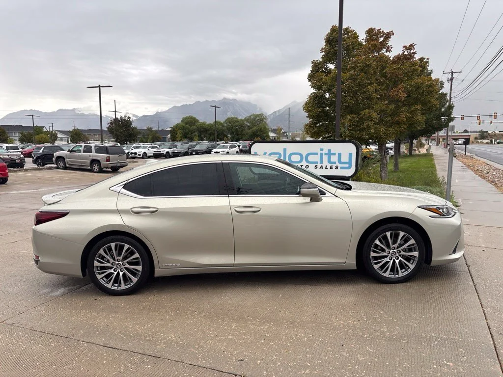 Used 2021 Beige Lexus 300h image 3