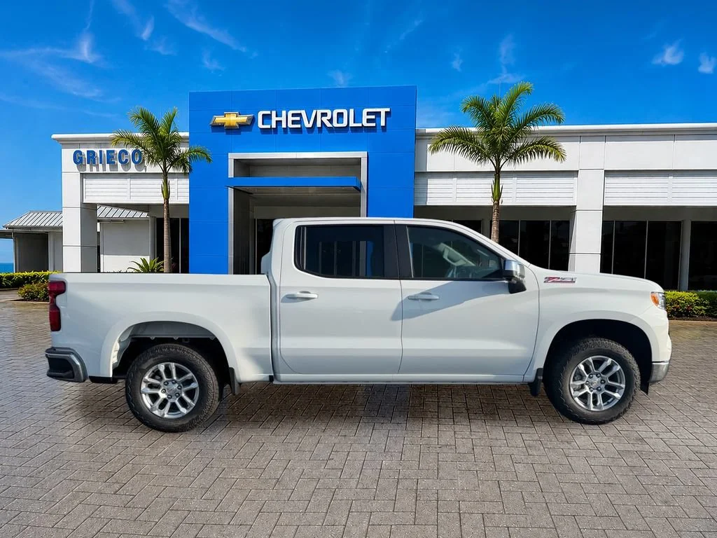 New 2026 Summit White Chevrolet LT image 6