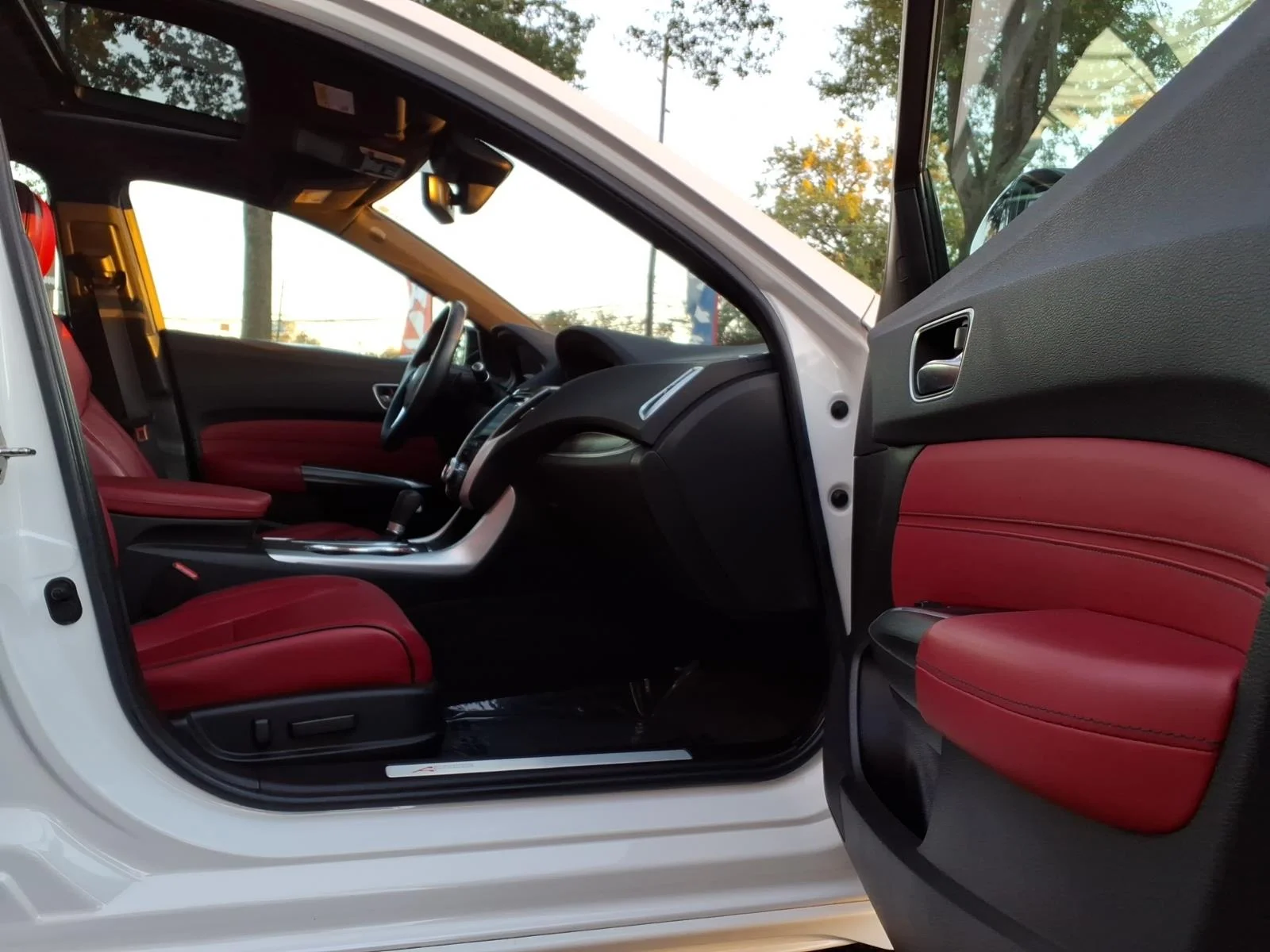 Used 2019 Platinum White Pearl Acura A-Spec Red image 12