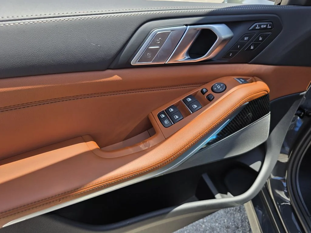 New 2027 Dravit Grey Metallic BMW M60i image 18