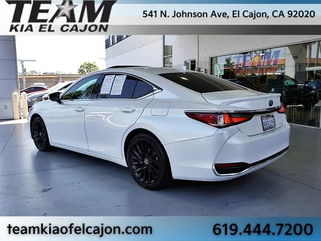 Used 2024 White Lexus 300h Ultra Luxury image 8