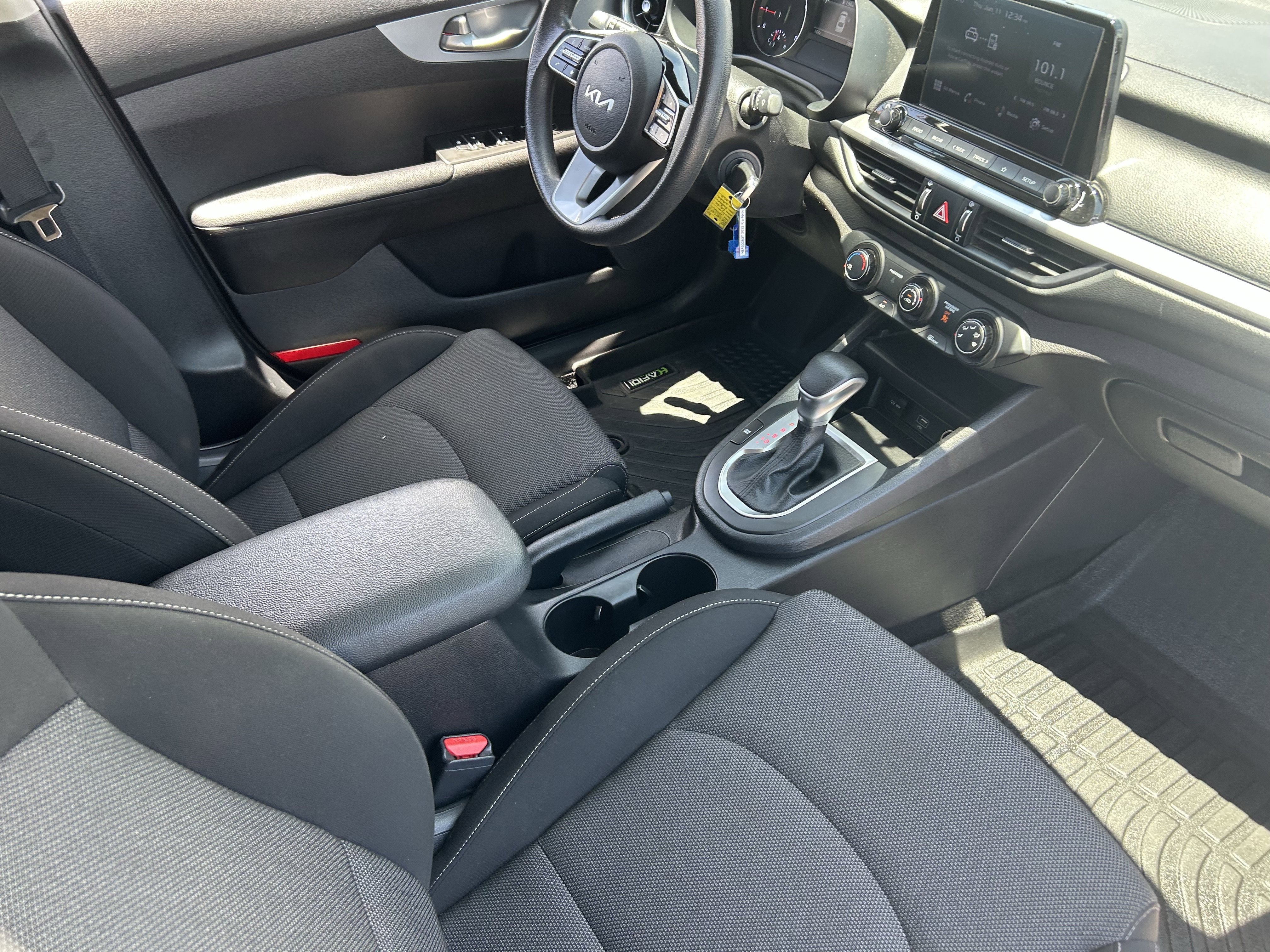 2022 Kia FORTE LXS - Photo 12