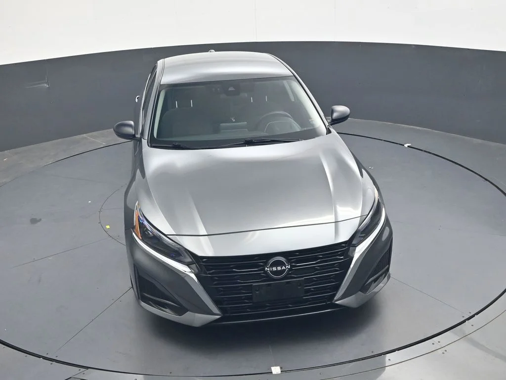 Used 2025 Gray Nissan 2.5 SV image 31