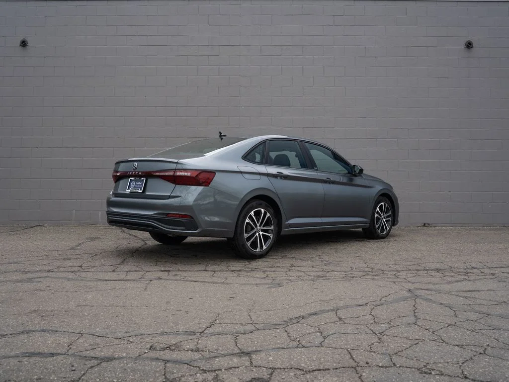 Used 2025 Gray Volkswagen 1.5T Sport image 7