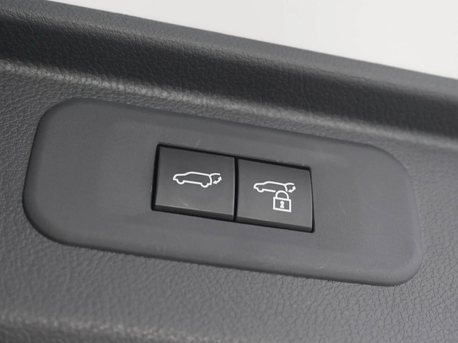 Used 2025  Toyota XLE image 10