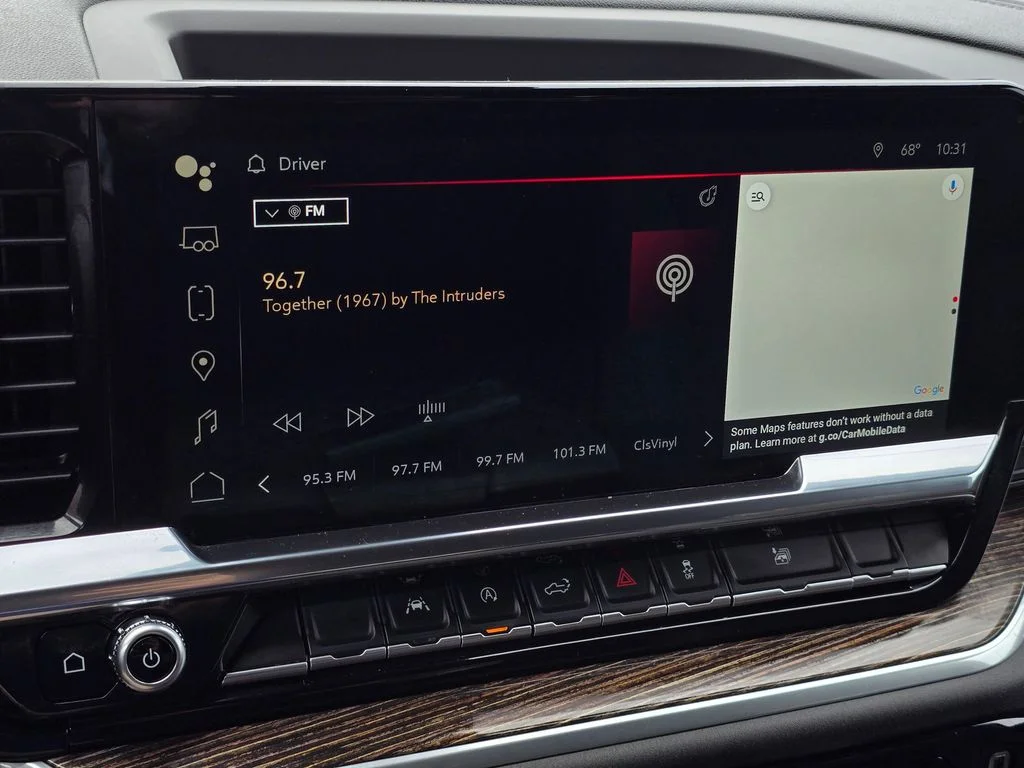 Used 2025 Sterling Metallic GMC SLE image 29