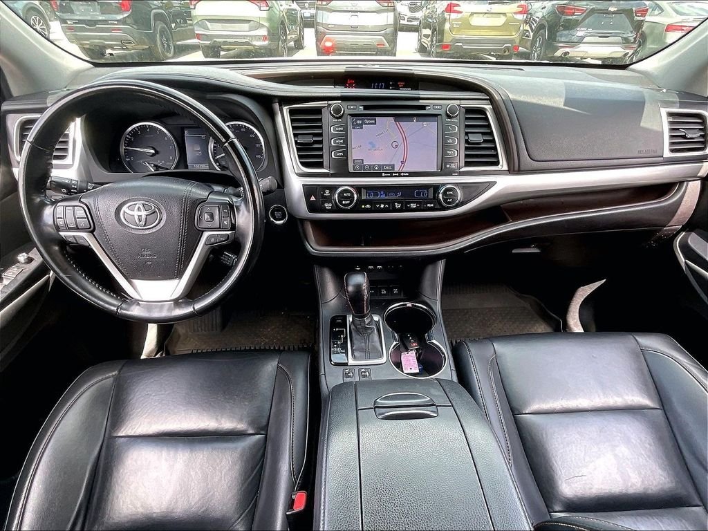 Used 2019 Blizzard Pearl Toyota XLE image 21