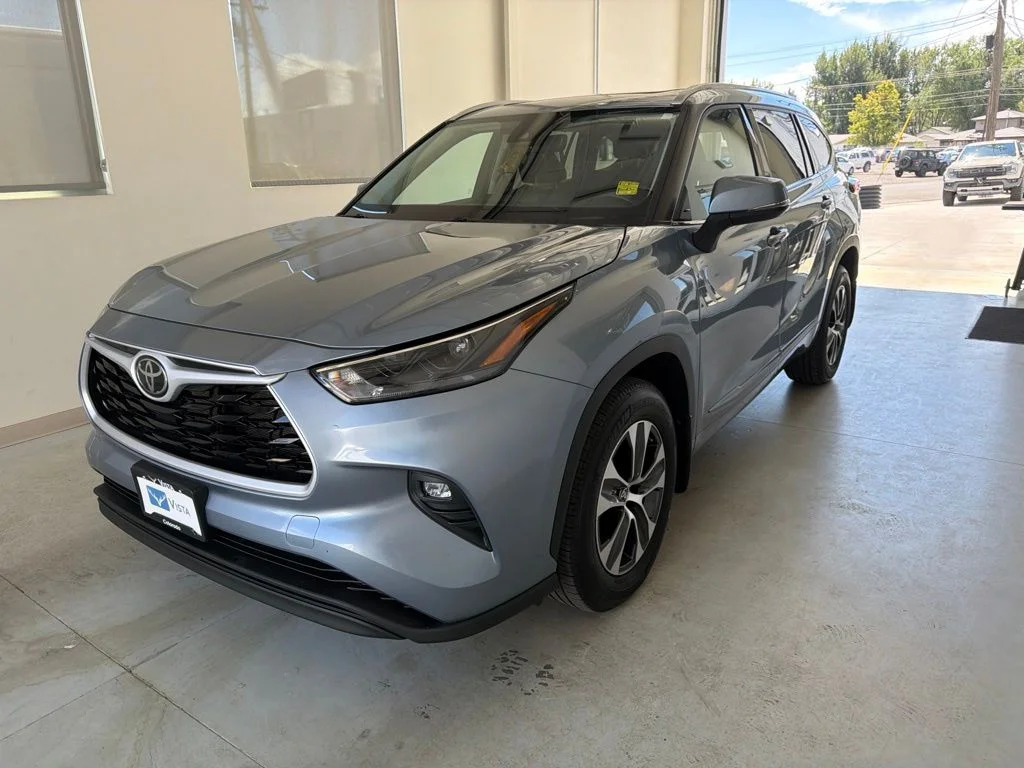 Used 2022 Moon Dust Toyota XLE image 3