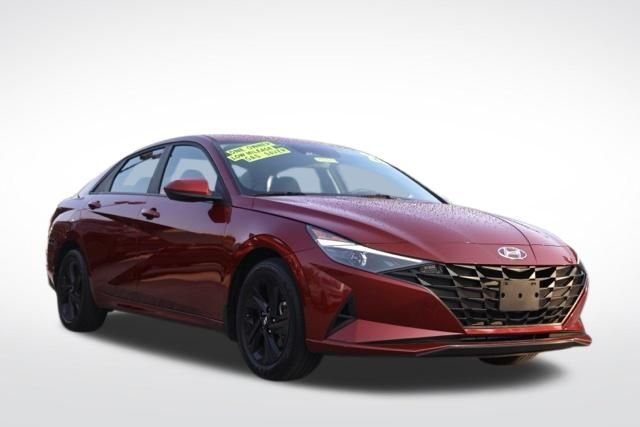 Used 2023 Red Hyundai SEL image 1
